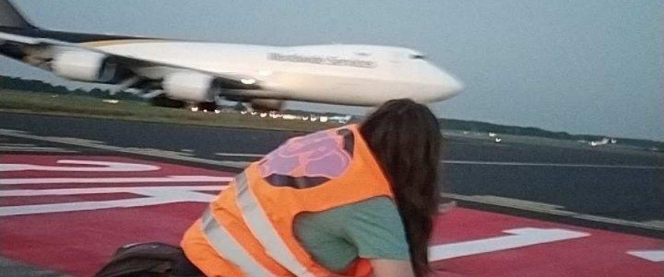 Bild von einer der Aktionen: Festgeklebt auf Rollwegen.