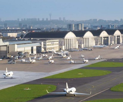 Hangar am Flughafen Le Bourget: Die Parkpositionen werden knapp.