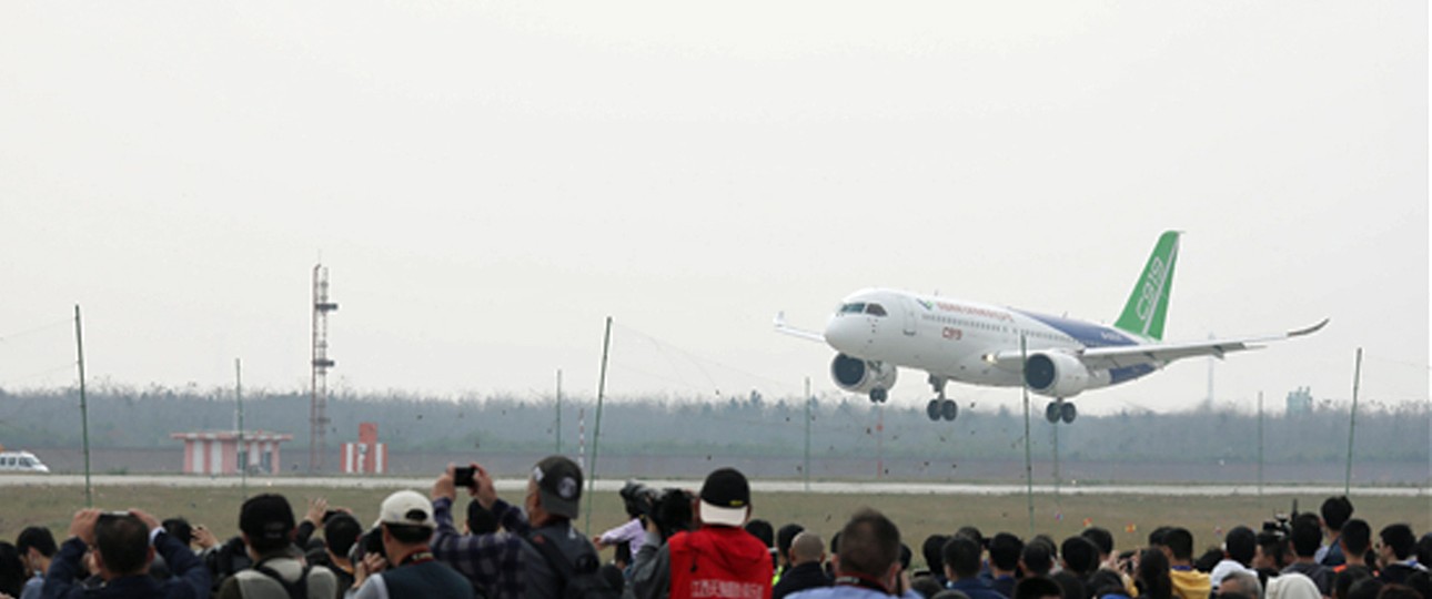 Comac C919 bei einem öffentlichen Auftritt: OTT Airlines wird als erste Fluglinie den Flieger im regulären Betrieb einsetzen.