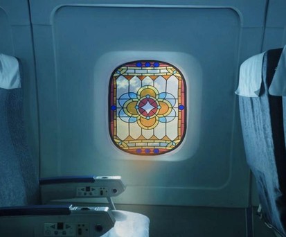 Kirchliche Atmosphäre während des Flugs.