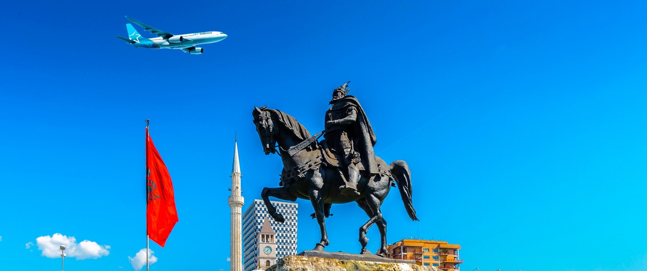Tirana, Flugzeug von Air Transat (Montage): Bald Realität