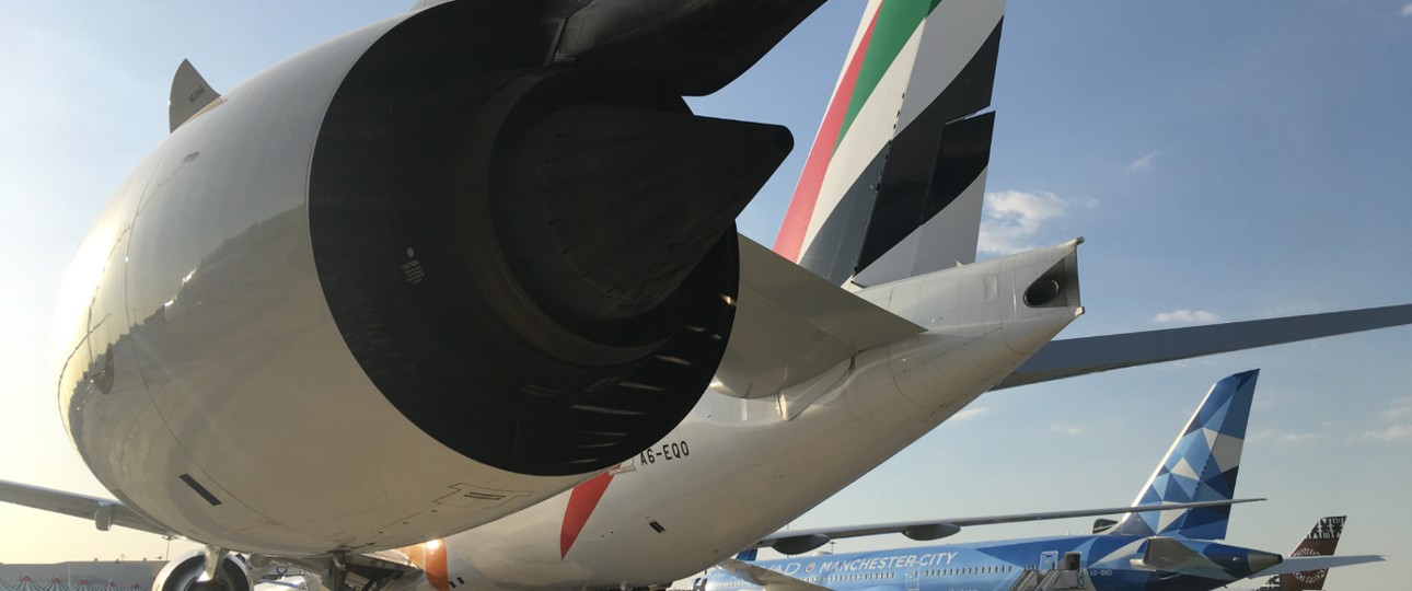 In Reihe zu sehen: Ein A380-Treibwerk, eine Boeing 777 von Emirates, der Dreamliner von Etihad und ein Airbus A350 von Fiji Airways.