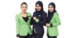 Crew von Rayani Air: Islamische Kleidung.
