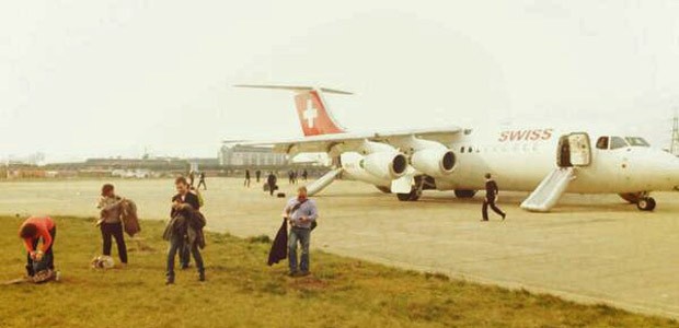 Der Jumbolino auf der Landebahn: Die Passagiere mussten evakuiert werden.