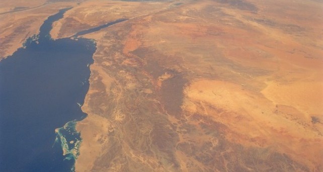 Blick aus dem All auf Saudi-Arabien: Einige Airline von Lufthansa Group fliegen weiter über das Land.