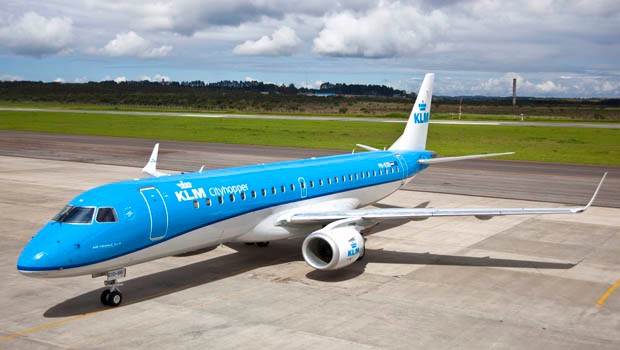 Bevor die neue Bemalung bei allen Flugzeugen eingeführt wird, wurde sie schon an den neuen Embraer von KLM Cityhopper getestet.