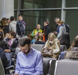 Dem Online-Portal «The Intercept» liegt eine Checkliste mit über 90 Erkennungzeichen vor, die mögliche Terroristen aus der Masse an Passagieren erkennbar machen sollen. Unter anderem machen sich Passagiere verdächtig, die...