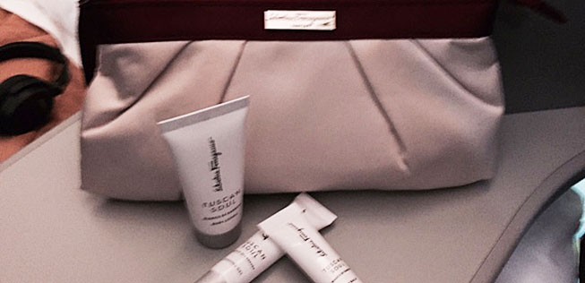 Interessant sind die Vanity Sets die es in der Business gibt. Sie gibt es in einer Ausführung für Frauen und in einer für Männer. Die Produkte stammen von Salvatore Ferragamo.