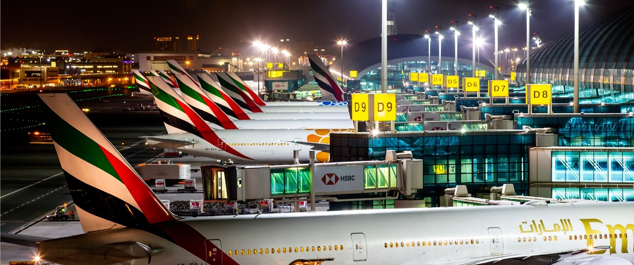 Emirates-Flugzeuge am Dubai International Airport: Der Flughafen wird für Milliarden ertüchtigt.