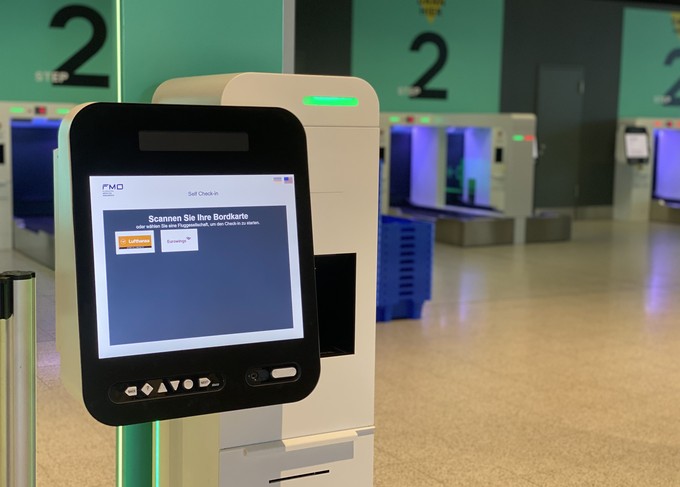Self Check-in und Self Baggage Drop Off.