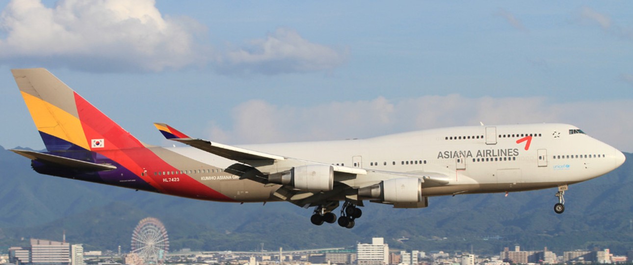 Eine zum Frachter umgebaute Boeing 747-400 von Asiana: Während das hier im Bild sichtbare Exemplar noch fliegt, wird ein anderes nach langer Pause bald erst wieder abheben.