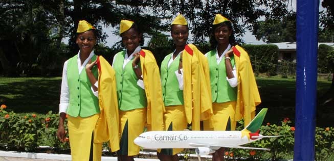 Flugbegleiterinnen von Camair-co: Sie hoffen auf einen baldigen Neustart.