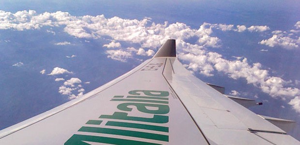 Tragfläche eines Airbus von Alitalia: Ab Samstag gibt es kein Kerosin mehr.