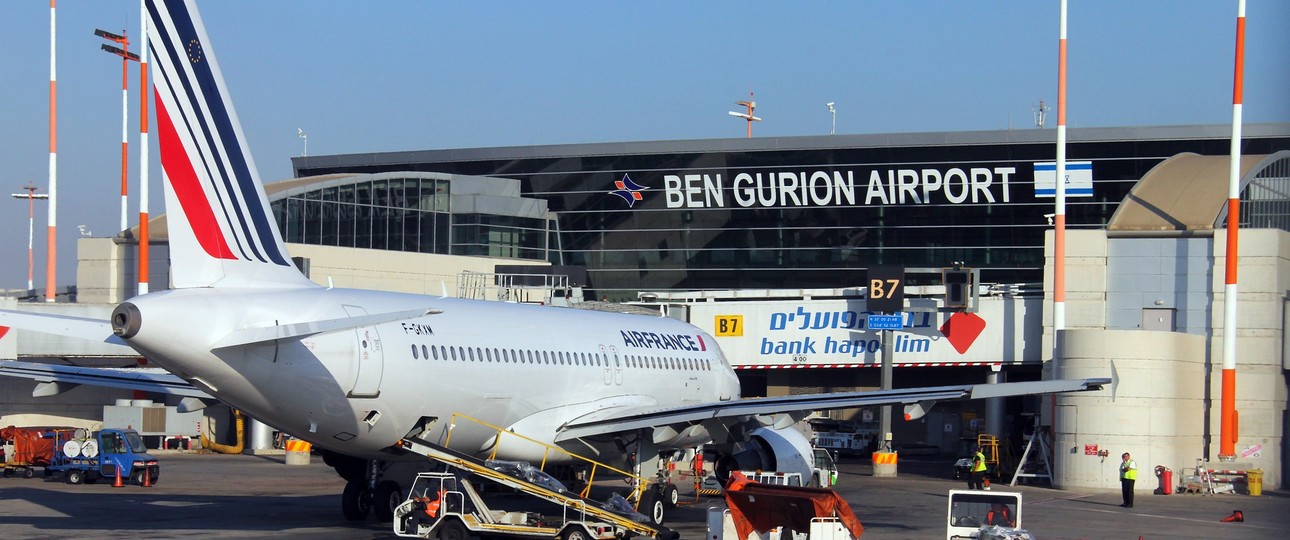 Flugzeug von Air France am Flughafen Tel Aviv: Verschieden Doppelstaatsangehörige dürfen nicht mehr nach Israel.