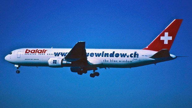 Bleiben wir in den guten alten Zeiten: Die Schweizer unter Ihnen werden sich vielleicht an die Zeiten erinnern, als Bluewin noch Bluewindow hieß. Diese Boeing 767 von Belair flog 1992 für die Swisscom-Tochter Werbung.