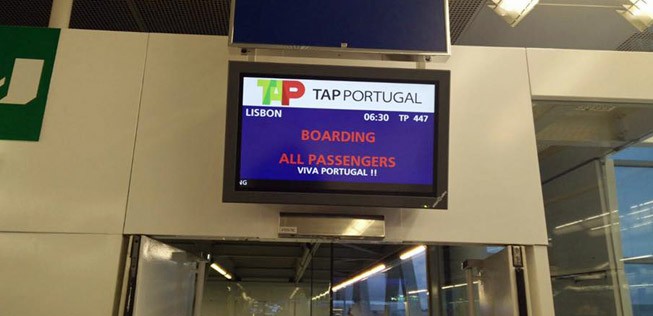 Auch auf Anzeigetafeln wurde der Sieg an der Euro 2016 gefeiert.