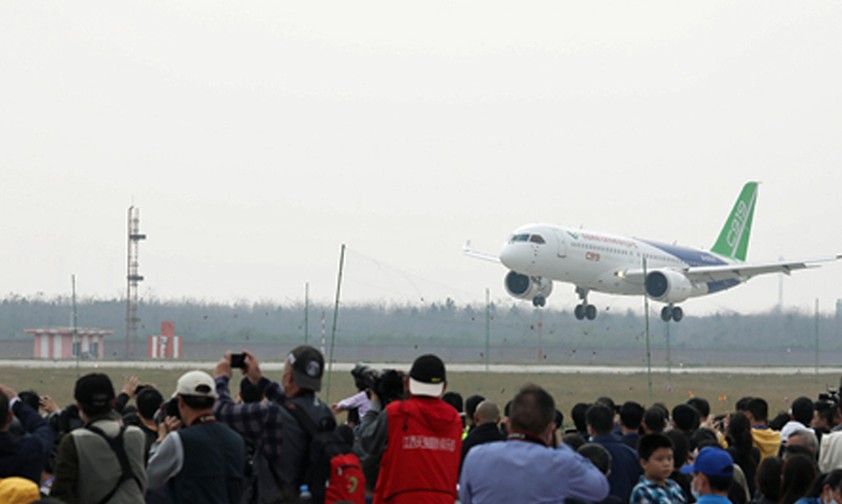 Comac C919 bei einem öffentlichen Auftritt: OTT Airlines wird als erste Fluglinie den Flieger im regulären Betrieb einsetzen.