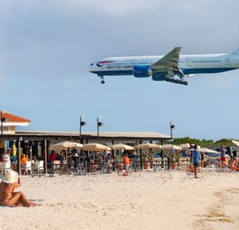 Boeing 777 von British Airways bei der Landung in der Karibik: Ein Streit ging blutig aus.