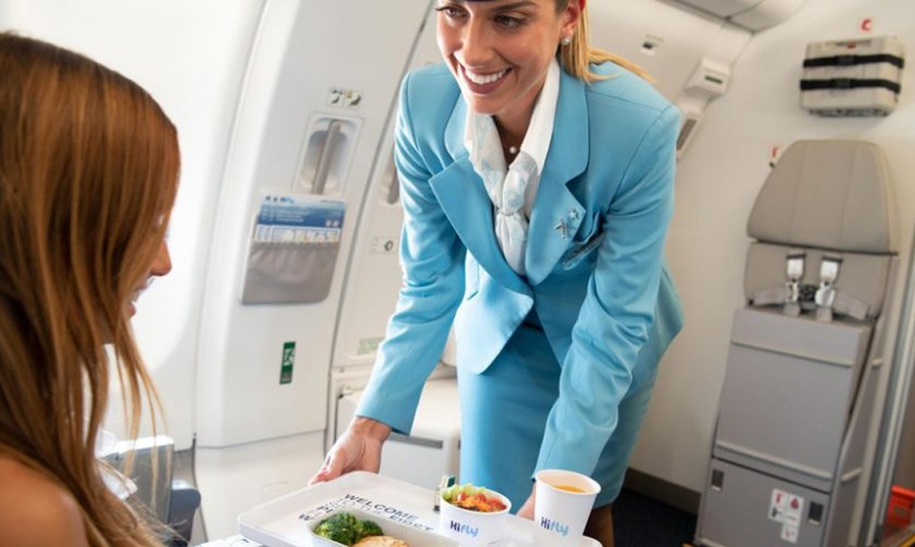 Essen im Hi-Fly-Flieger: Einwegplastik wird durch andere Materialien ersetzt.