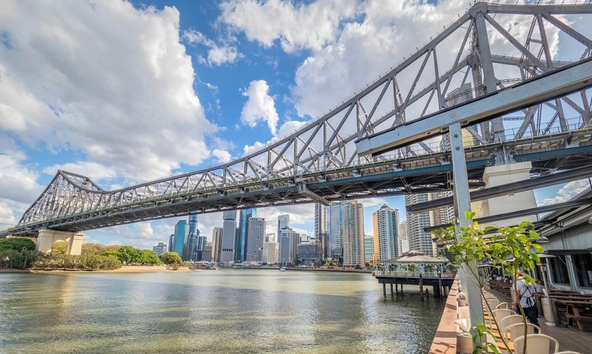 Blick auf die Story Bridge und den CBD von Brisbane 