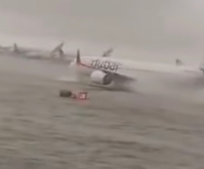Flughafen Dubai muss wegen Überflutung schließen