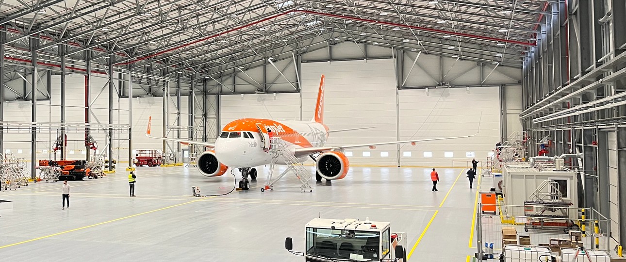 Airbus A320 Neo von Easyjet im Wartungshangar in Berlin: 100 Angestellte warten die Maschinen.