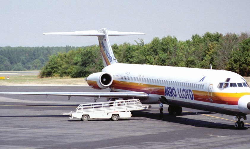 McDonnell Douglas MD-83 von Aero Lloyd: Erste am Flughafen München.