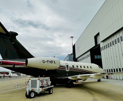 Embraer Praetor 600 vor dem neuen Hangar von Flexjet in Mailand-Linate: Wartung als Erfolgsfaktor.