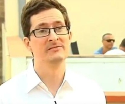 Simon Cookney hatte die Nase voll von den hohen Mieten in London. Er rechnete sich aus, dass es für ihn günstiger wäre, in Barcelona zu wohnen, und mit dem Billigflieger nach London zu pendeln.