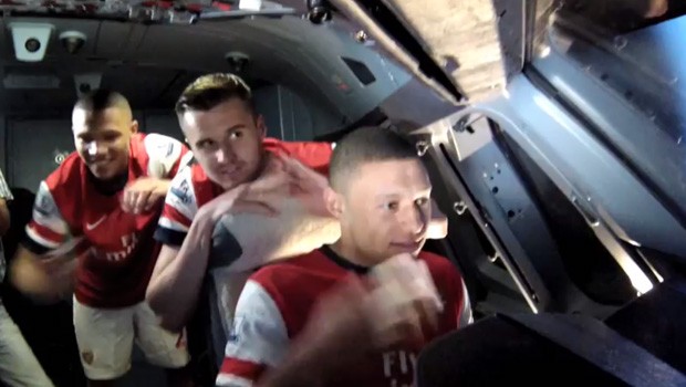 Spieler im Cockpit: Zum Glück nur ein Simulator