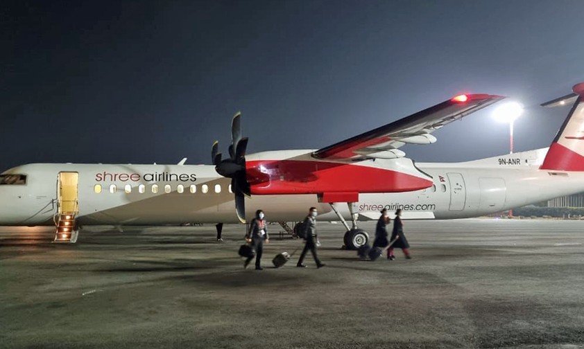 Die De Havilland Canada Dash 8-400 mit dem Kennzeichen 9N-ANR von Shree Airlines: Flog früher als OE-LGK.