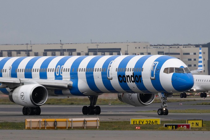 ... als erste. Sie brachte die Fluggäste nach Hurghada. Am Abend ...