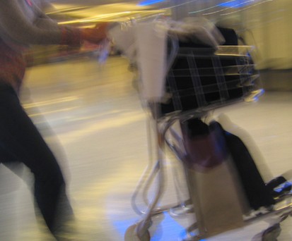 Reisende am Flughafen: Sicherheitschecks eliminieren nicht jedes Risiko.