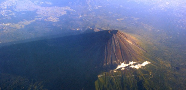 Anhand dieser Aussicht erkennt so ziemlich jeder das Land. Der Mount Fujijama in Japan. Haben Sie Bilder von Aussichten aus dem Fenster geschossen, die das Erkennen des Landes kniffliger machen?