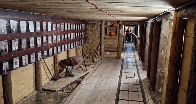 Ein Teil der Tunnelanlage unter der Piste: Er wurde inzwischen komfortabel ausgebaut und kann begangen werden.