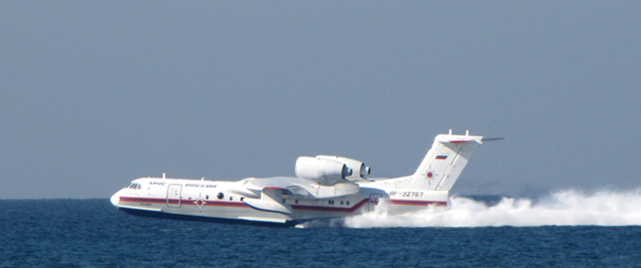 Der russische Produzent Berijew präsentiert seine Be-200. Sie ist für die Seeraumüberwachung, Löscheinsätze, Passagier- oder Frachttransport geeignet.