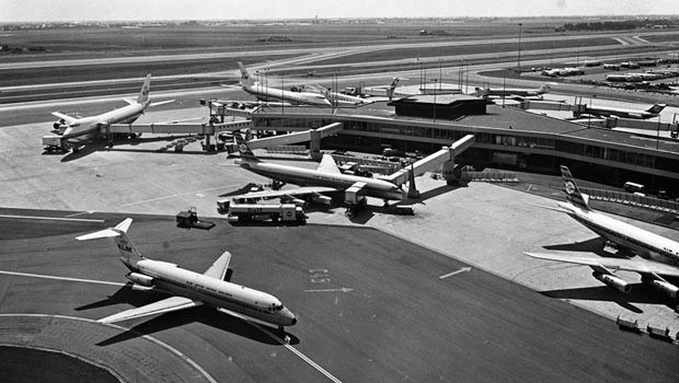 KLM nimmt 1971 mit der Boeing 747 den ersten Großraumjet in die Flotte auf.