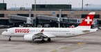 HB-JCS: Der Airbus A220 hatte in Ostende ein technisches Problem.
