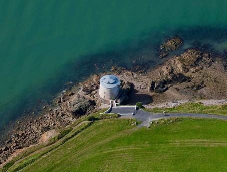Der Martello Tower von Sutton liegt am Meer