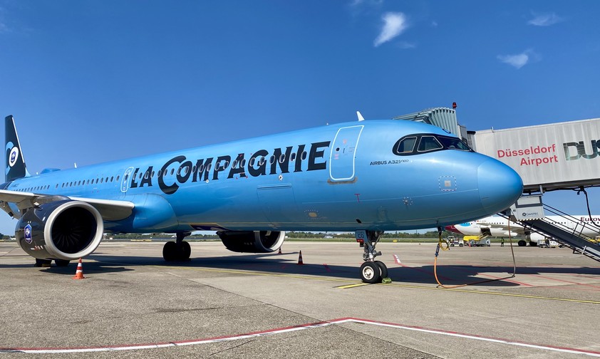 Airbus A321 LR von La Compagnie am Flughafen Düsseldorf: Ab April 2027 regelmäßig zu Gast.