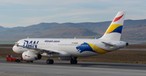 dan air airbus a320 rollen piste 1