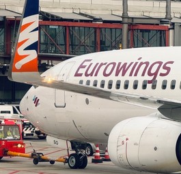 Eine Boeing 737-800 in Eurowings-Schriftzug und Smartwings-Winglet: Eurowings hat die Flugzeuge für drei Jahre geleast.
