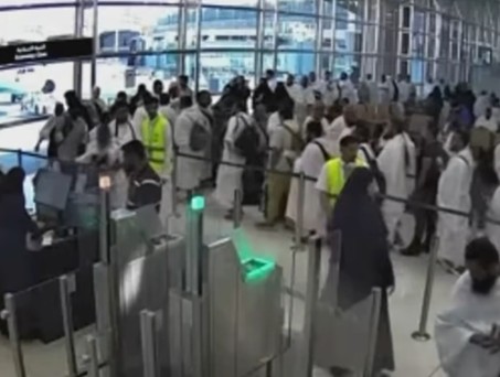 Bilder der Überwachungskamera am Flughafen Ryadh:: Kurz danach wurde der Flughafen getroffen.