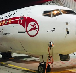 Boeing 737-600 von Tunisair in Retro-Bemalung