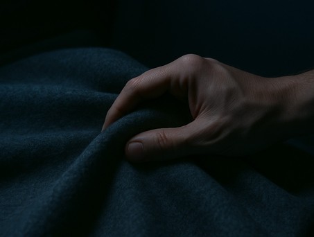 Griff unter die Decke: Die Täter wählen oft den Schutz der Dunkelheit.