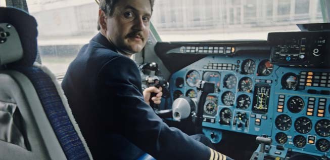 Der Flugkapitän der ersten Il-86 im Cockpit.