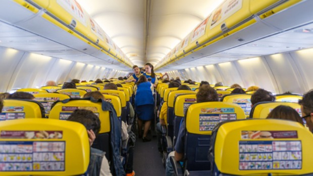 Stehplätze könnten die Kapazität des Flugzeuges um 20% erhöhen und die Ticketpreise um 44% sinken. Ryanair ist sehr interessiert.