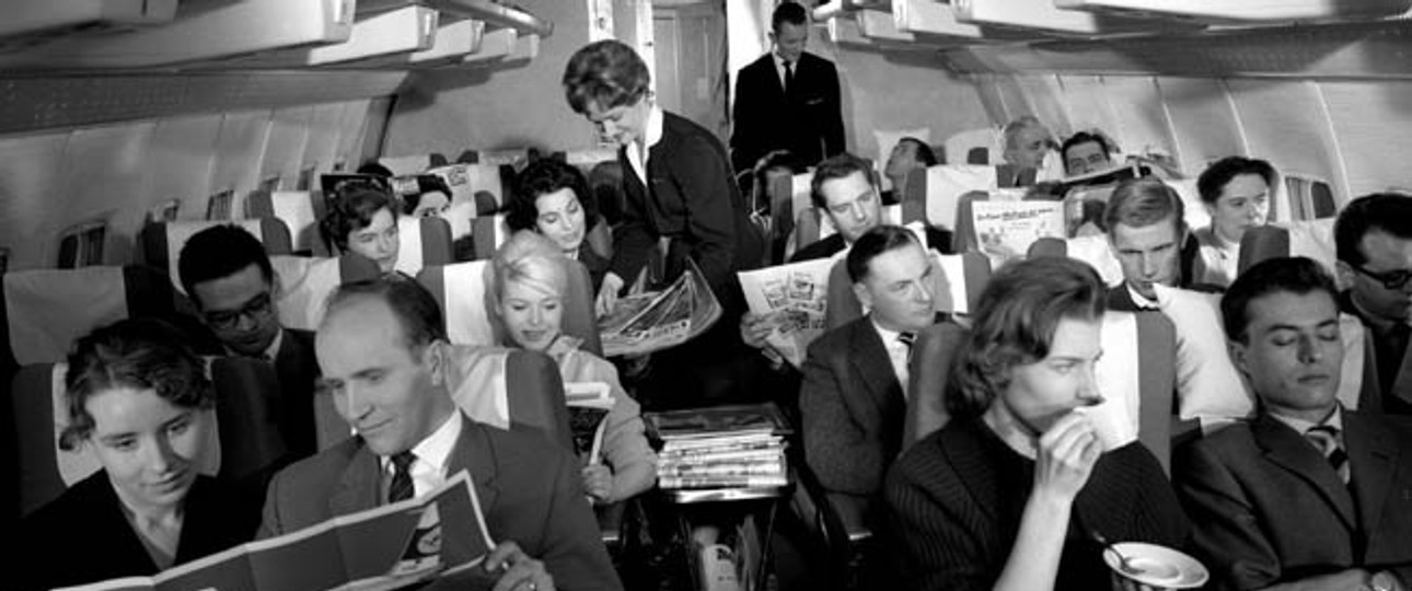 Alle so adrett: Die Economy Class in einer Boeing 707 von Lufthansa um 1960.