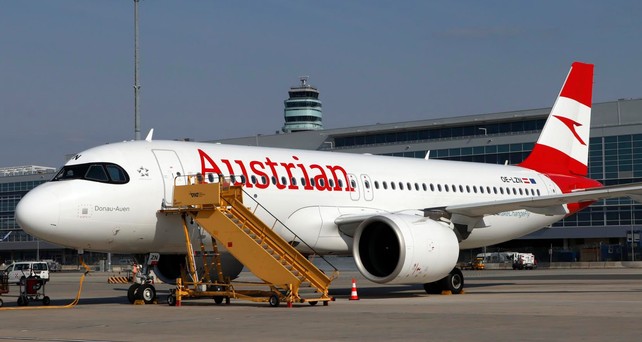 OE-LZN: Der AIrbus A320 Neo steckt in Heathrow fest.