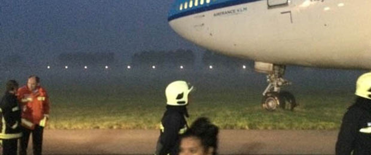 Jumbo Jet von KLM: Gras statt Gate.